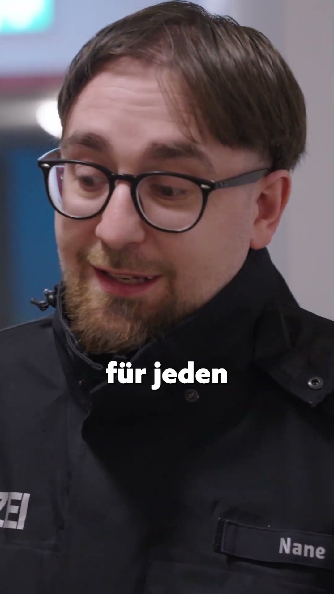 So einfach ist es! ✌️ | HUNDERTZEHN  #berlin #polizei #shorts